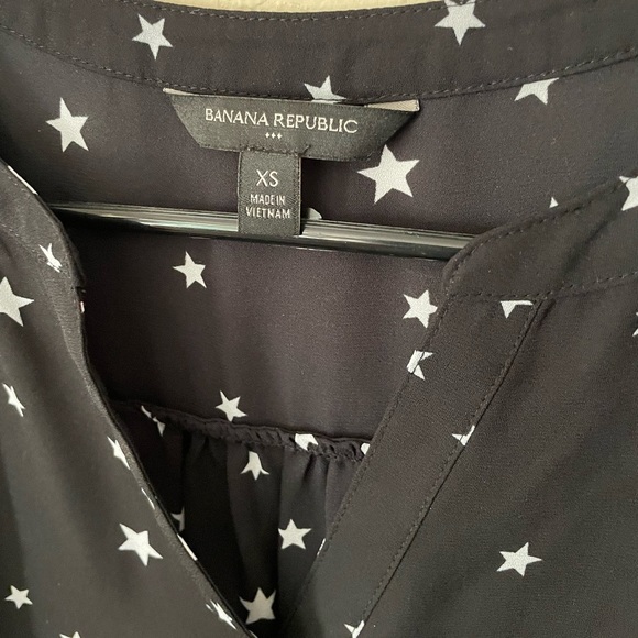 Size XS Banana Republic lightweight short-sleeved top, black w/white stars - Picture 5 of 5